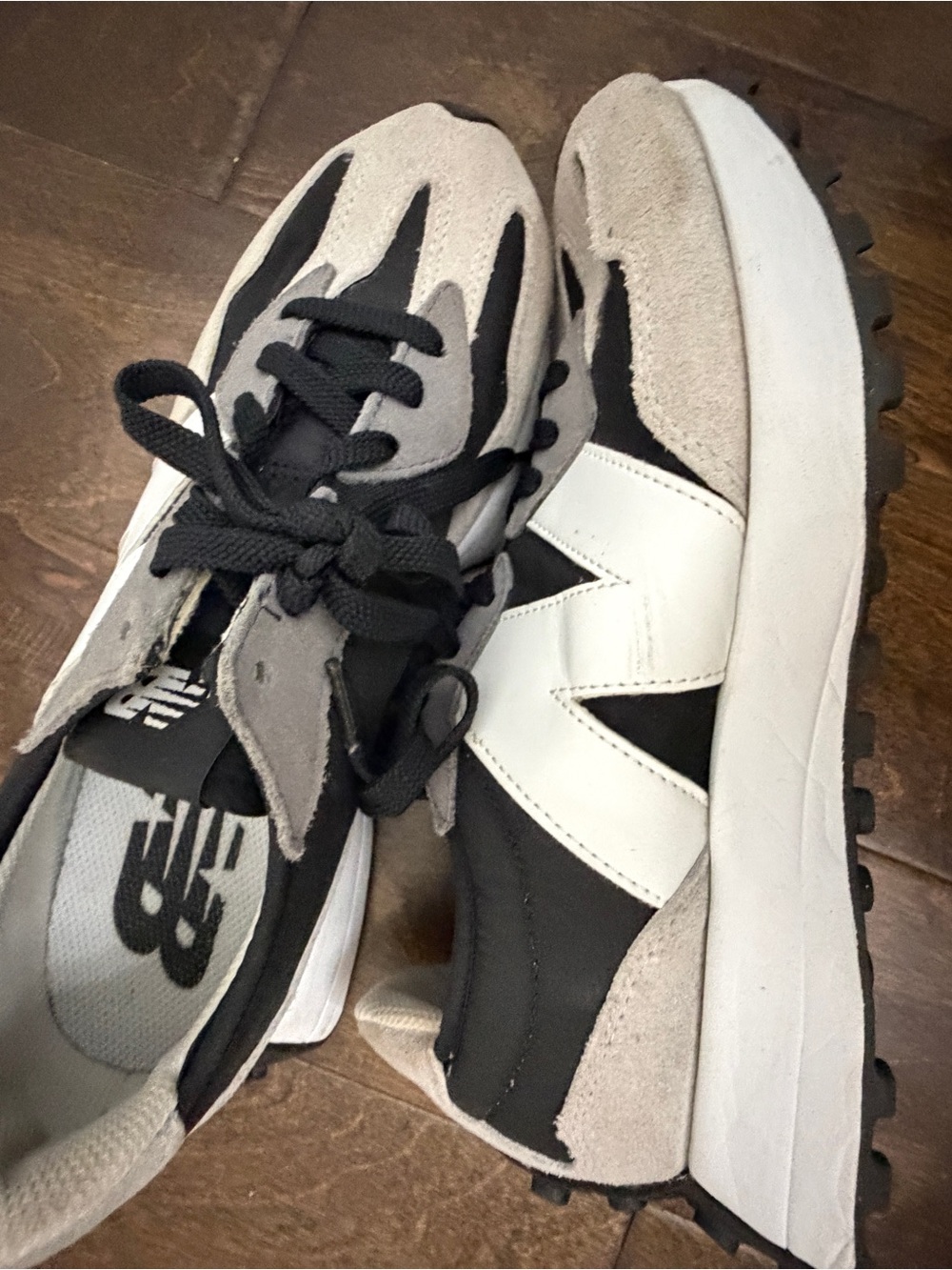 New Balance men Black, Gray and White Retro Runner Sneakers